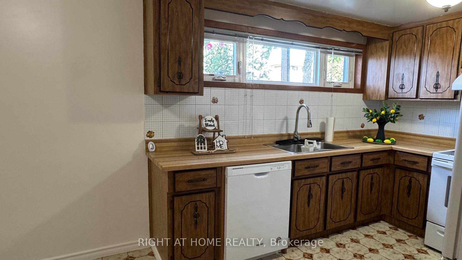 Photo 17 of Unit Lower Level, 31 Whitburn Crescent, North York, Downsview-Roding-CFB — HOMEH