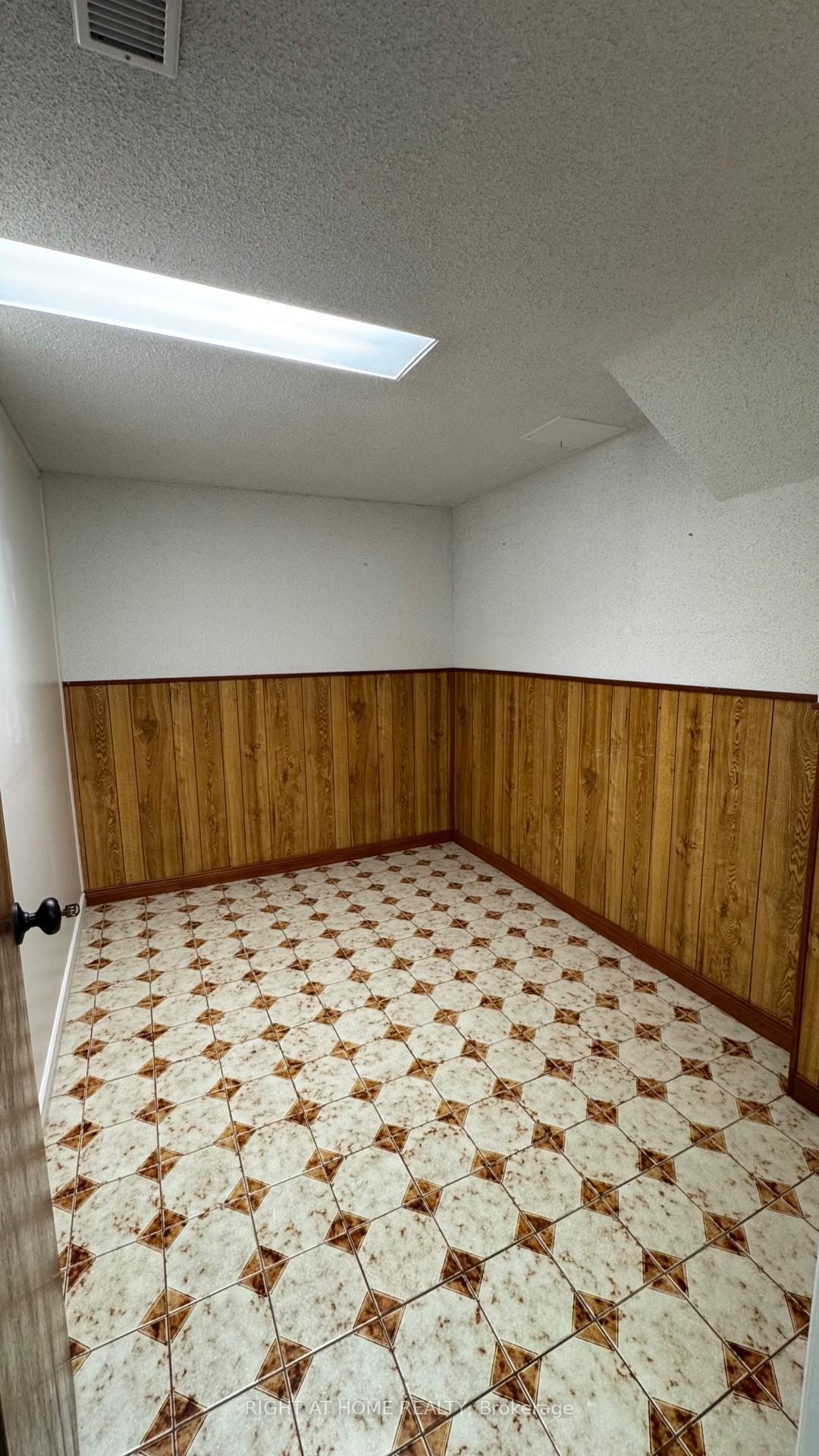 Photo 21 of Unit Lower Level, 31 Whitburn Crescent, North York, Downsview-Roding-CFB — HOMEH