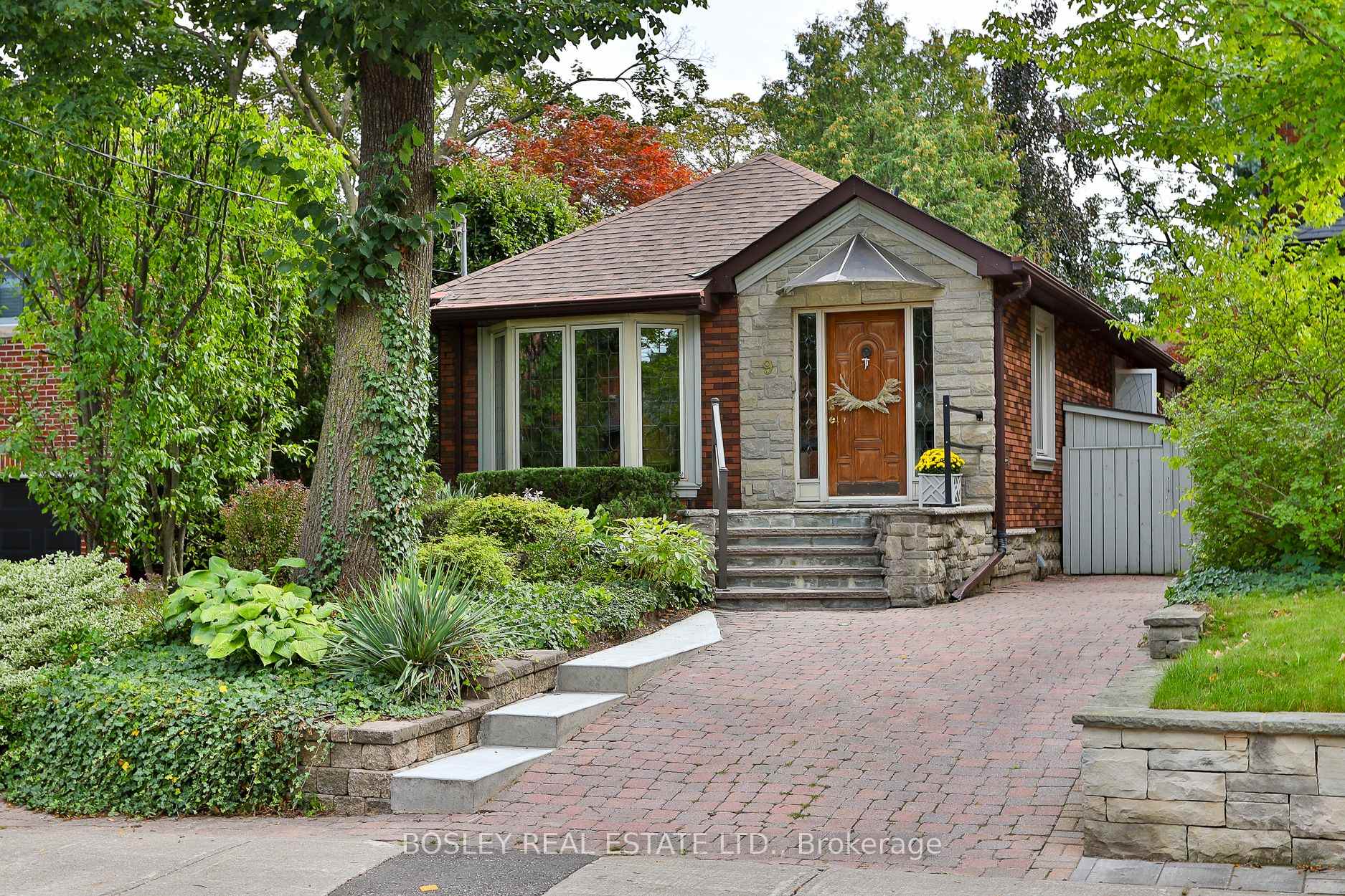 Photo 1 of 9 Cameron Crescent, Toronto, Leaside — HOMEH