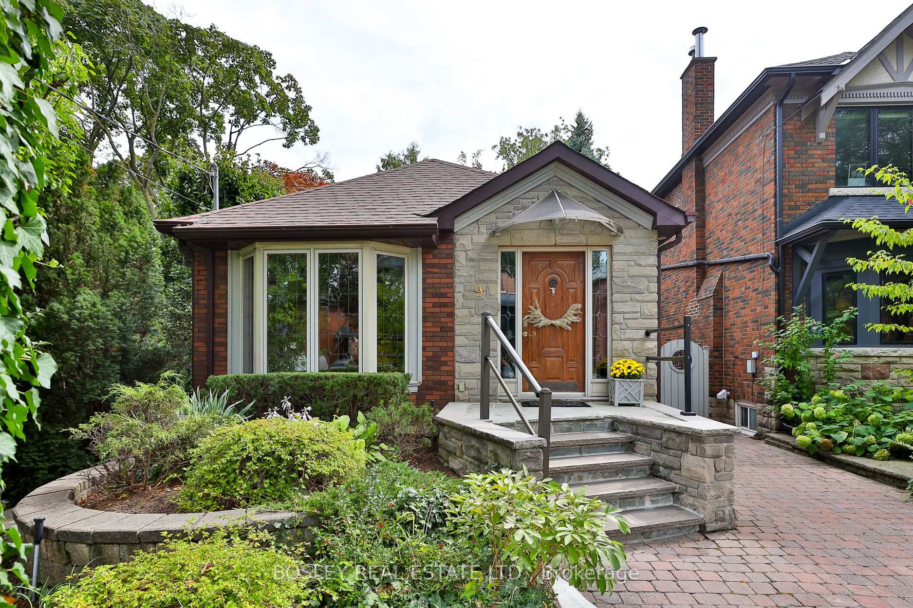 Photo 2 of 9 Cameron Crescent, Toronto, Leaside — HOMEH
