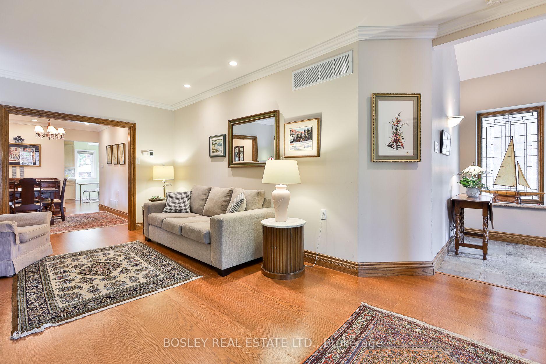 Photo 5 of 9 Cameron Crescent, Toronto, Leaside — HOMEH