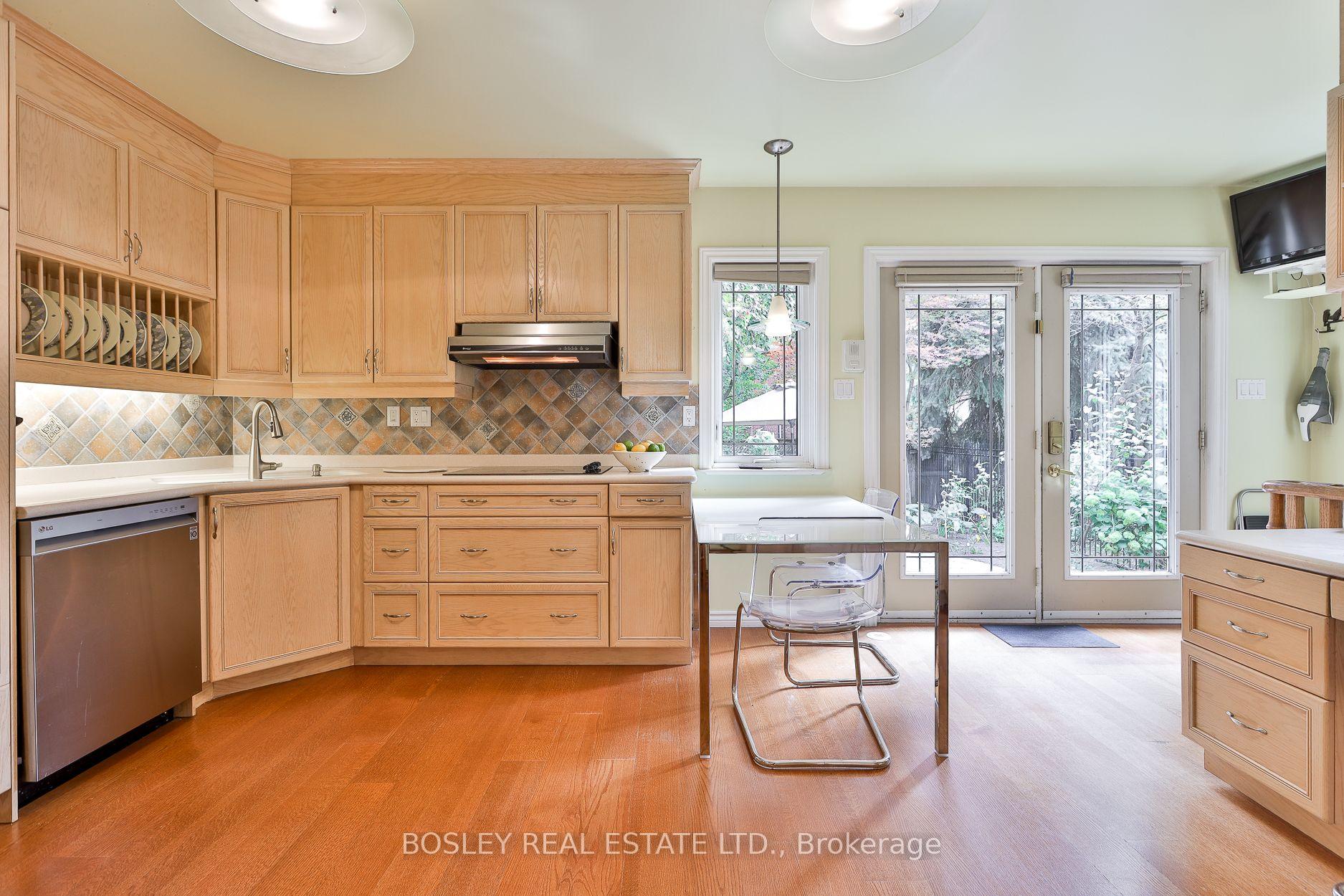 Photo 13 of 9 Cameron Crescent, Toronto, Leaside — HOMEH