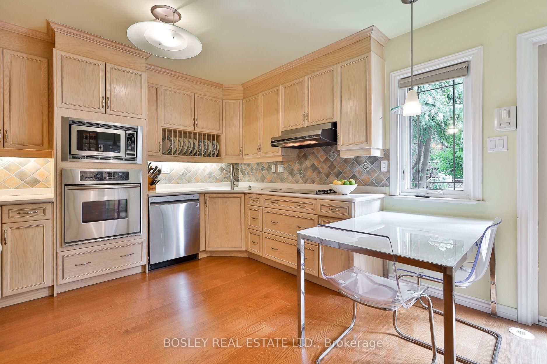 Photo 14 of 9 Cameron Crescent, Toronto, Leaside — HOMEH