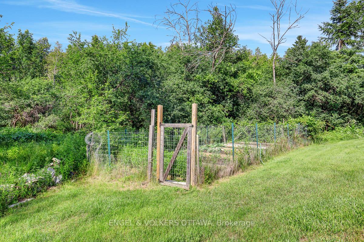 Photo 37 of 132 Grey Stone Drive, Ottawa, Huntley Ward (South West) — HOMEH