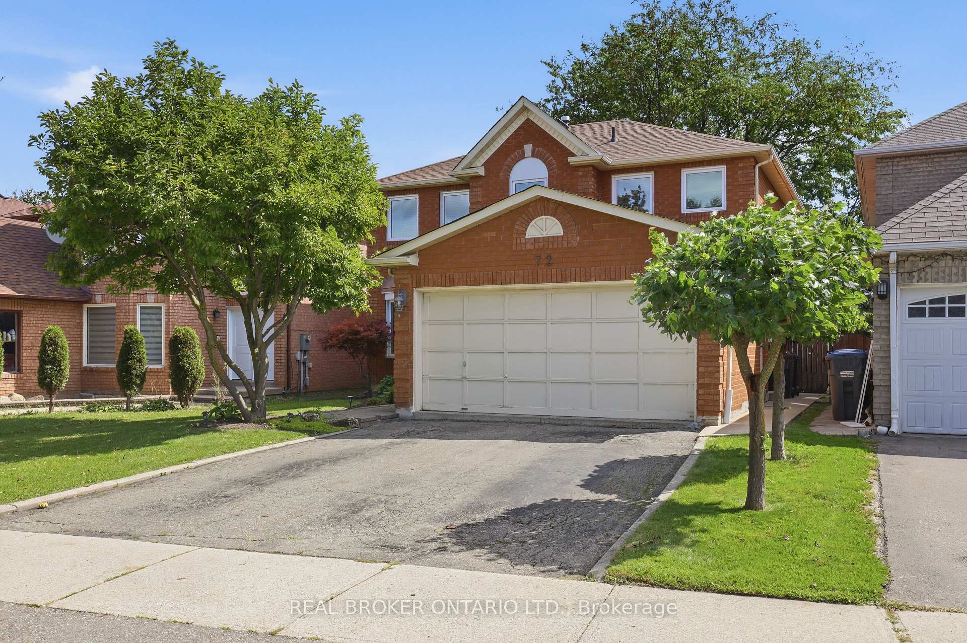 Photo 4 of 72 Appleton Trail, Brampton, Fletcher's Creek South — HOMEH