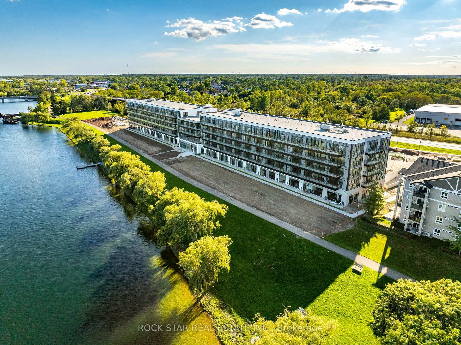 Photo 3 of Unit 320, 350 Prince Charles Drive S, Welland, Broadway — HOMEH