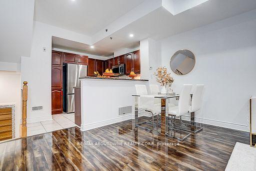 Photo 9 of Unit 50, 8 Brighton Place, Vaughan, Crestwood-Springfarm-Yorkhill — HOMEH