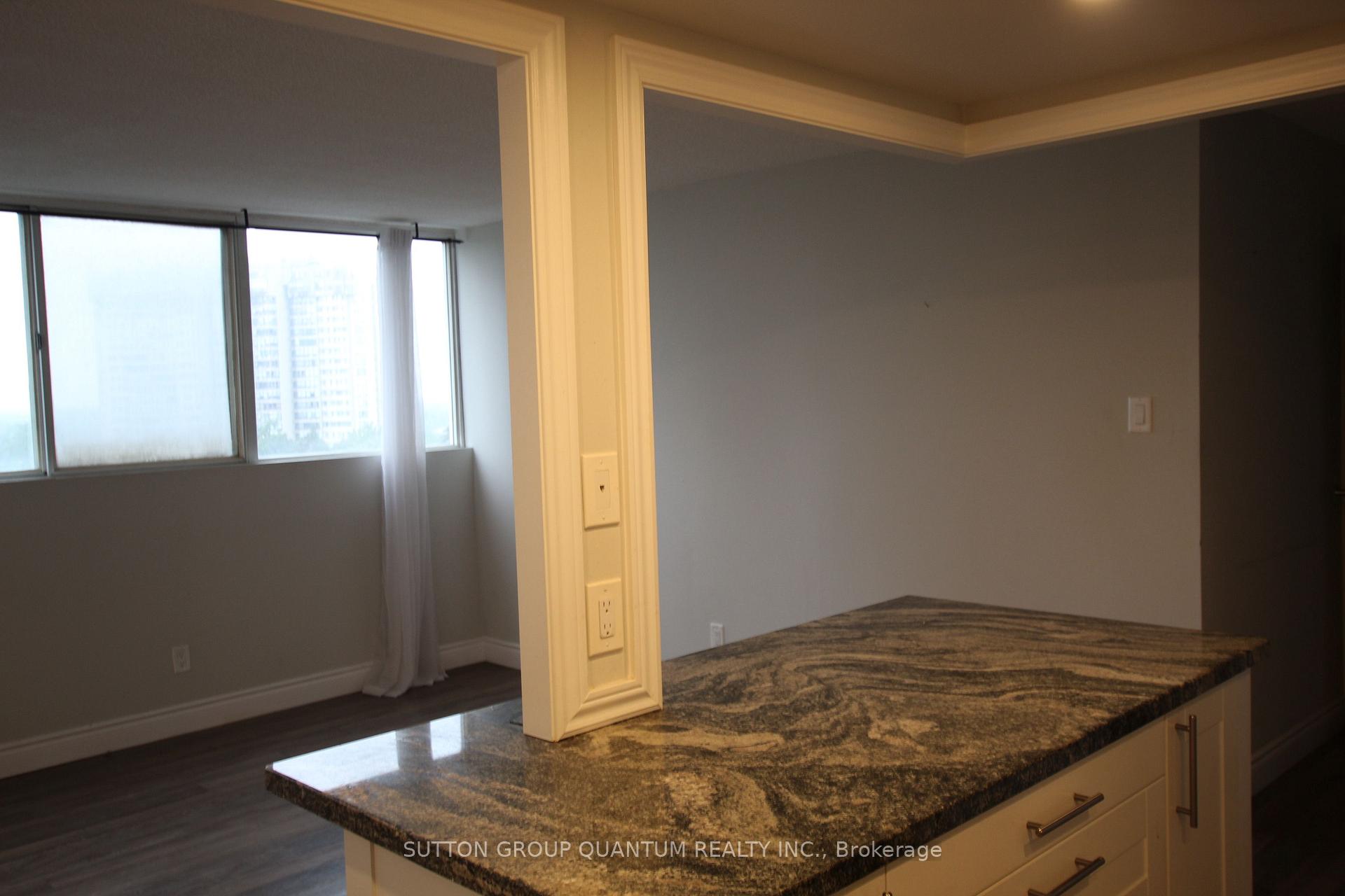 Photo 4 of Unit 808, 3700 Kaneff Crescent, Mississauga, Mississauga Valleys — HOMEH