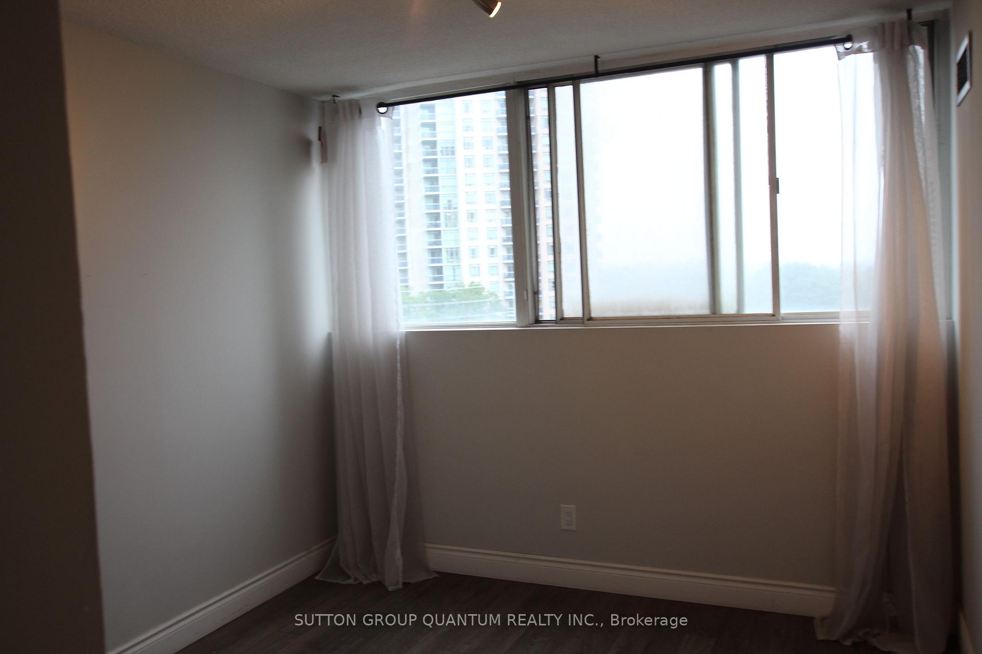 Photo 7 of Unit 808, 3700 Kaneff Crescent, Mississauga, Mississauga Valleys — HOMEH