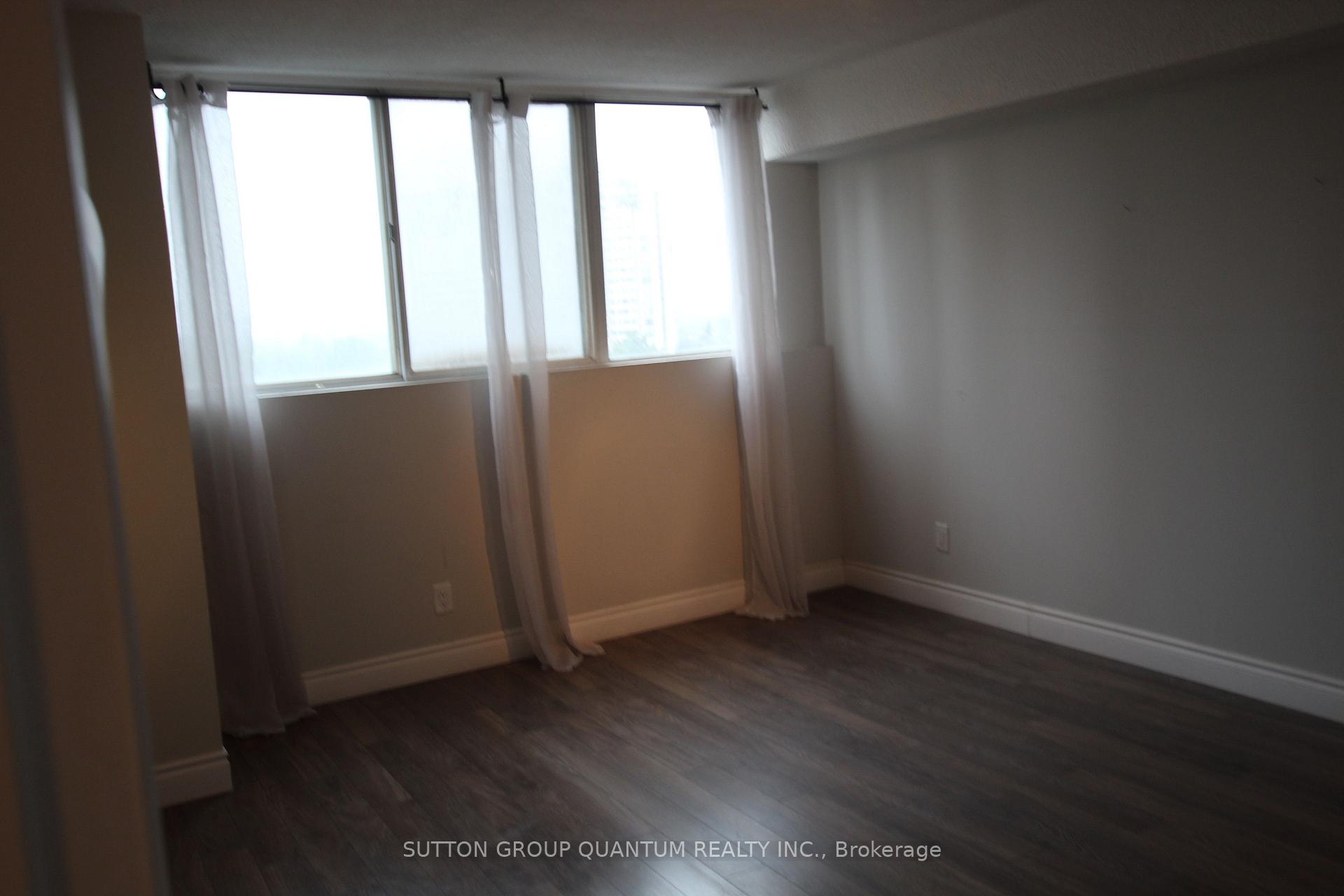 Photo 8 of Unit 808, 3700 Kaneff Crescent, Mississauga, Mississauga Valleys — HOMEH