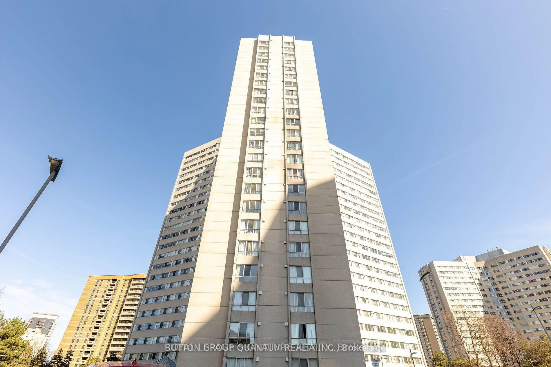 Photo 2 of Unit 808, 3700 Kaneff Crescent, Mississauga, Mississauga Valleys — HOMEH
