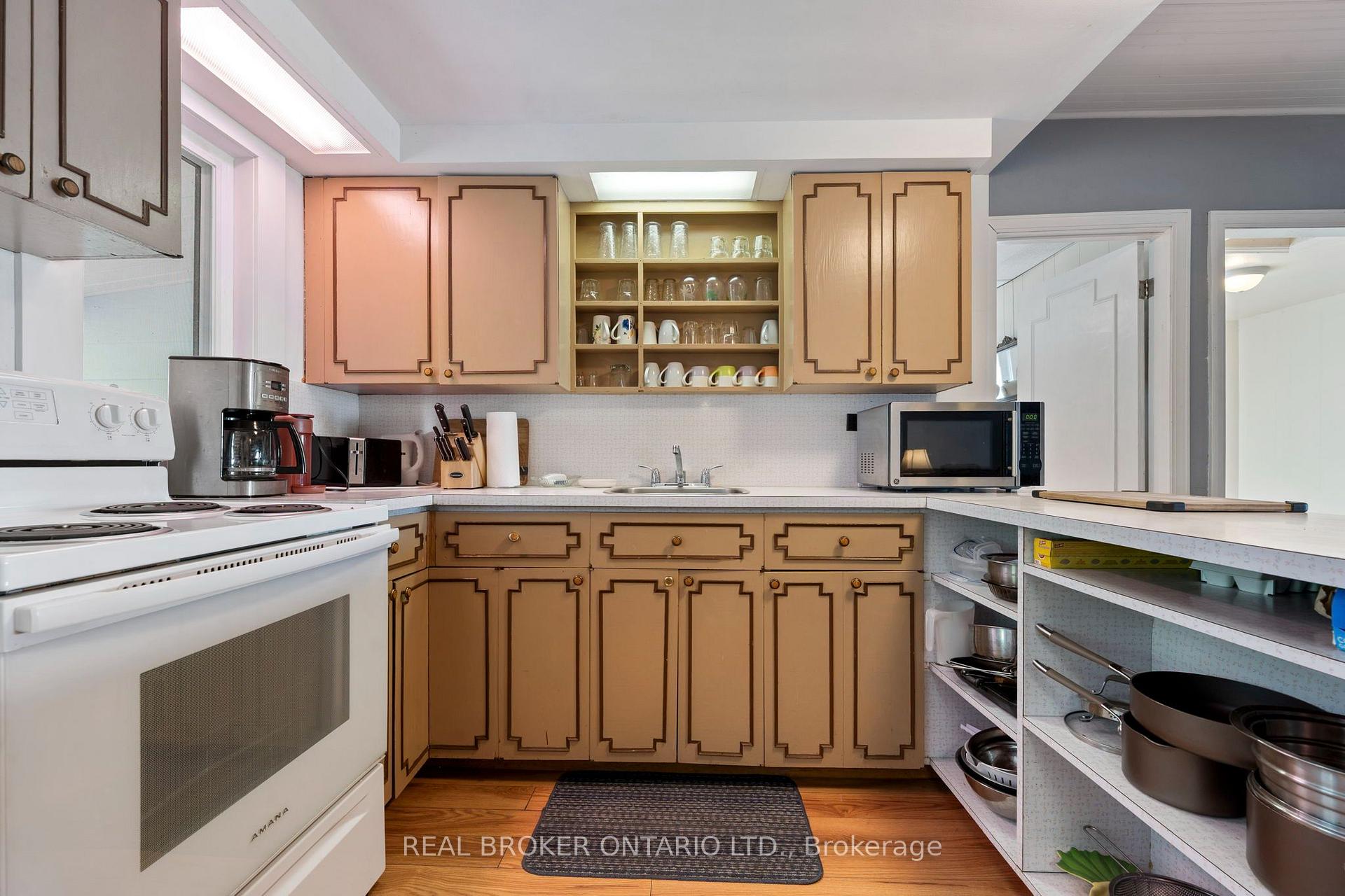 Photo 4 of 37 Woodstock Avenue, Norfolk, Long Point — HOMEH