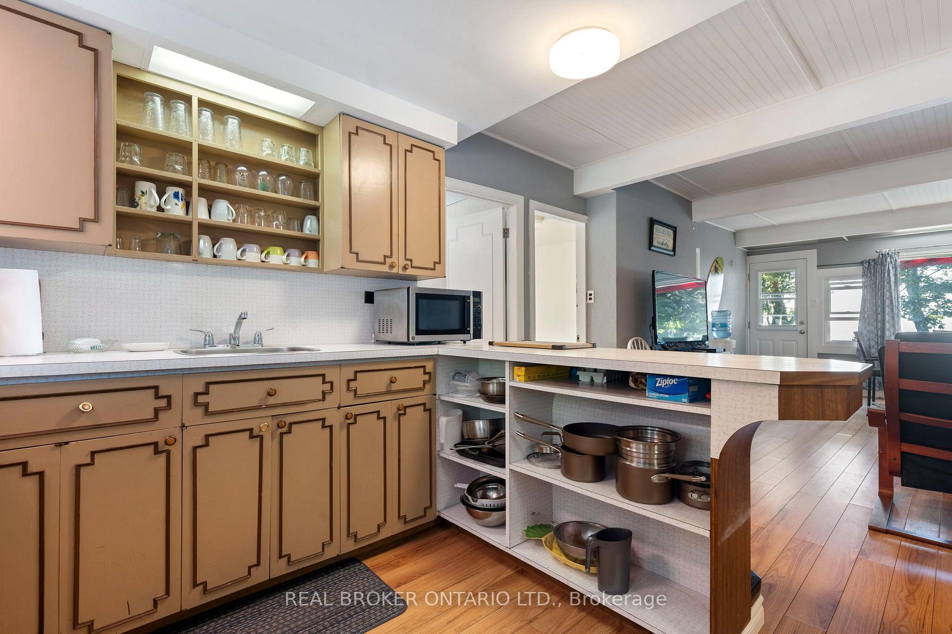 Photo 5 of 37 Woodstock Avenue, Norfolk, Long Point — HOMEH