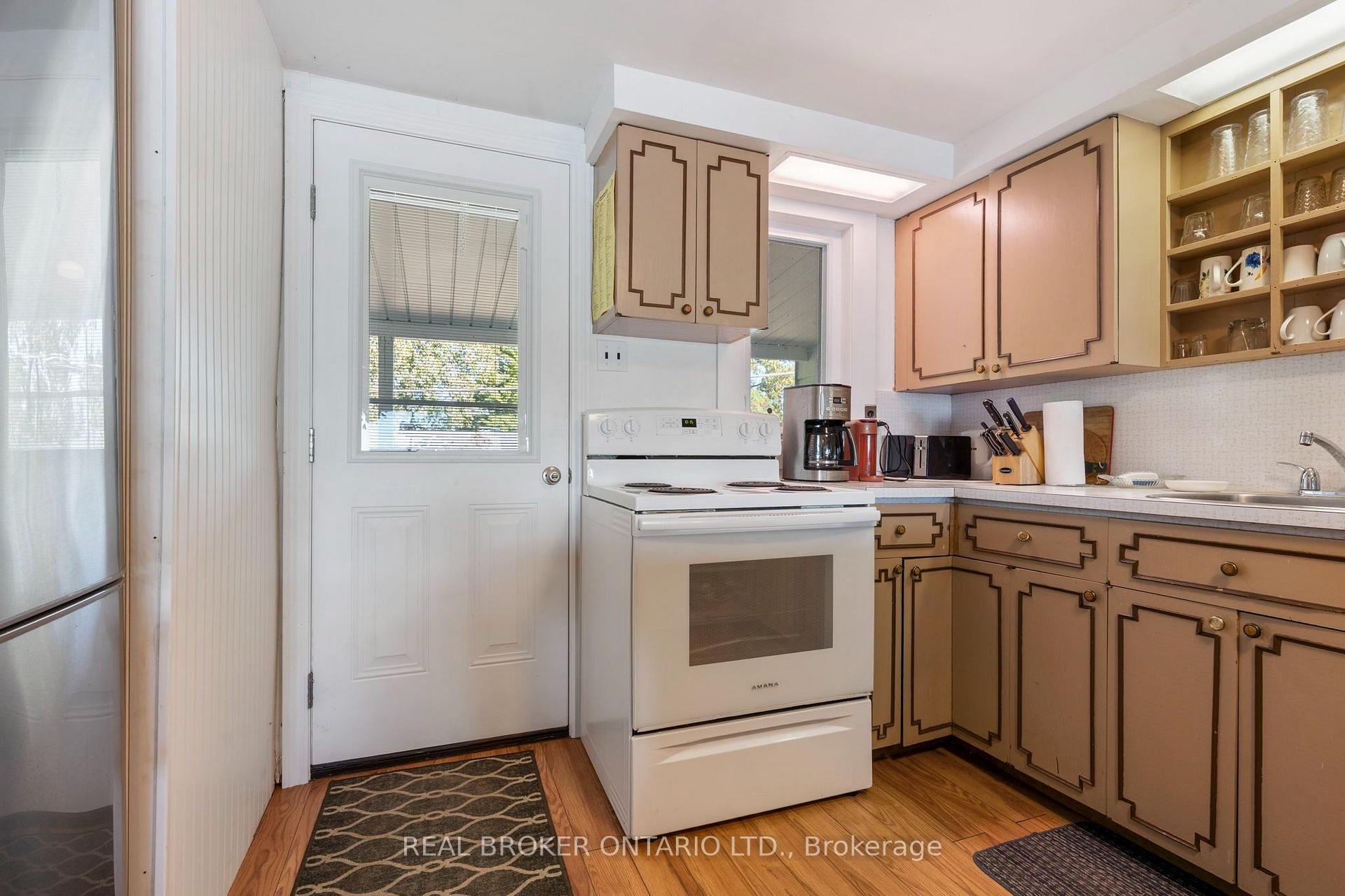 Photo 6 of 37 Woodstock Avenue, Norfolk, Long Point — HOMEH