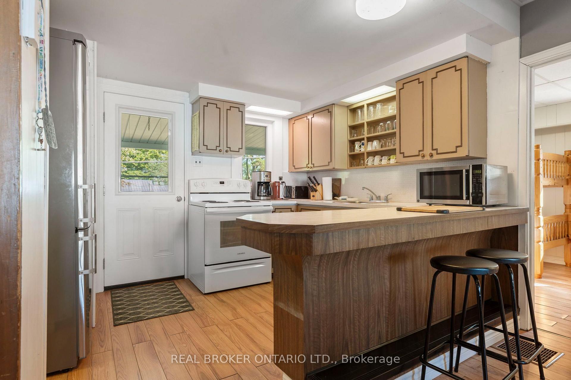 Photo 7 of 37 Woodstock Avenue, Norfolk, Long Point — HOMEH
