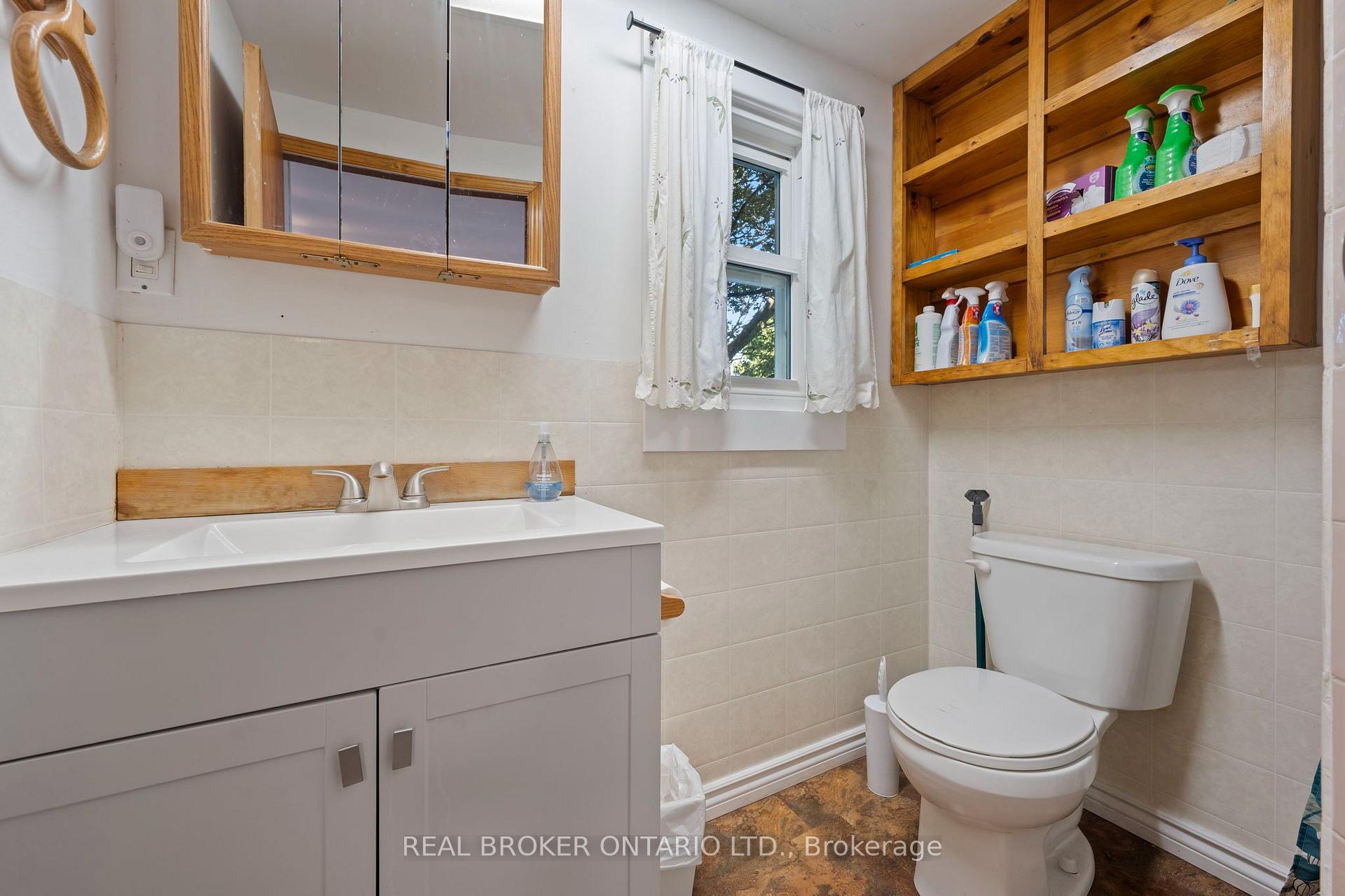 Photo 17 of 37 Woodstock Avenue, Norfolk, Long Point — HOMEH