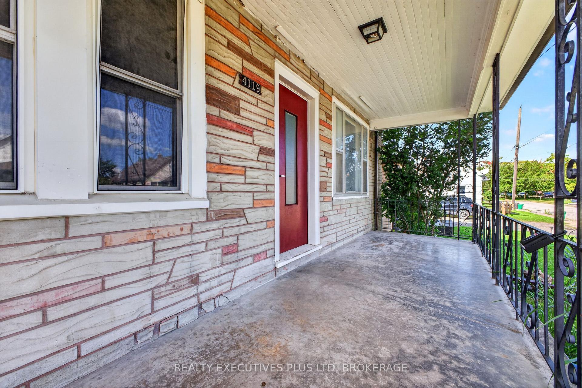 Photo 4 of 4119 Dyson Avenue, Niagara Falls, Downtown — HOMEH