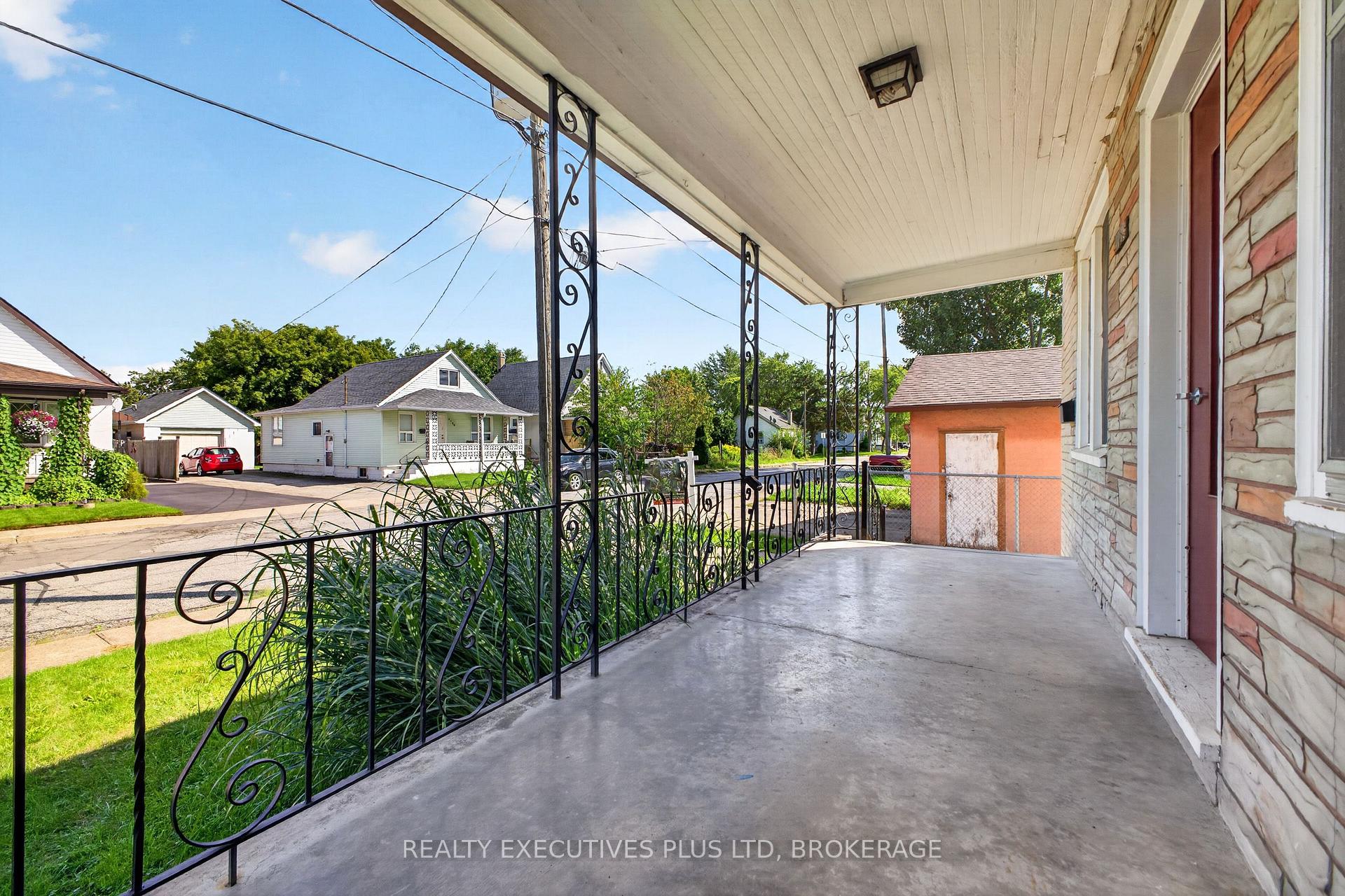 Photo 5 of 4119 Dyson Avenue, Niagara Falls, Downtown — HOMEH