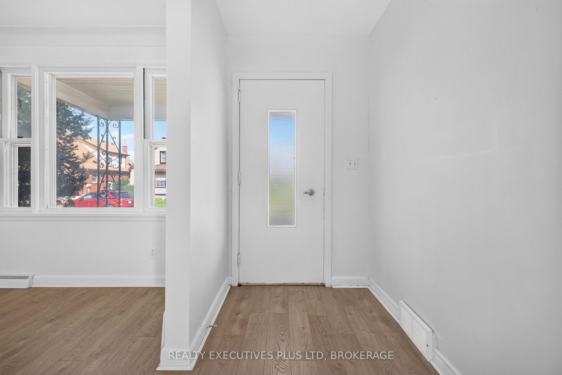 Photo 6 of 4119 Dyson Avenue, Niagara Falls, Downtown — HOMEH