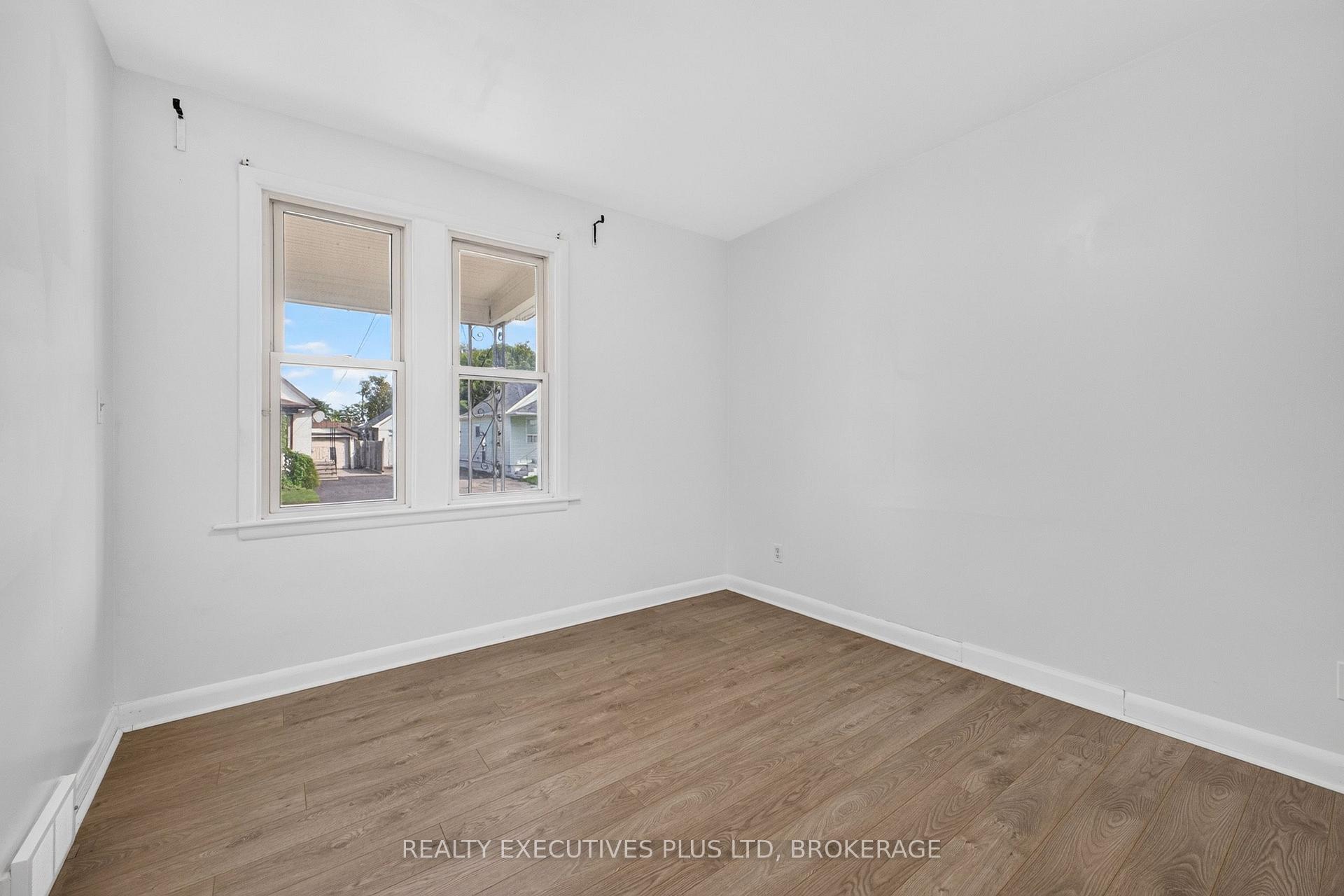 Photo 8 of 4119 Dyson Avenue, Niagara Falls, Downtown — HOMEH