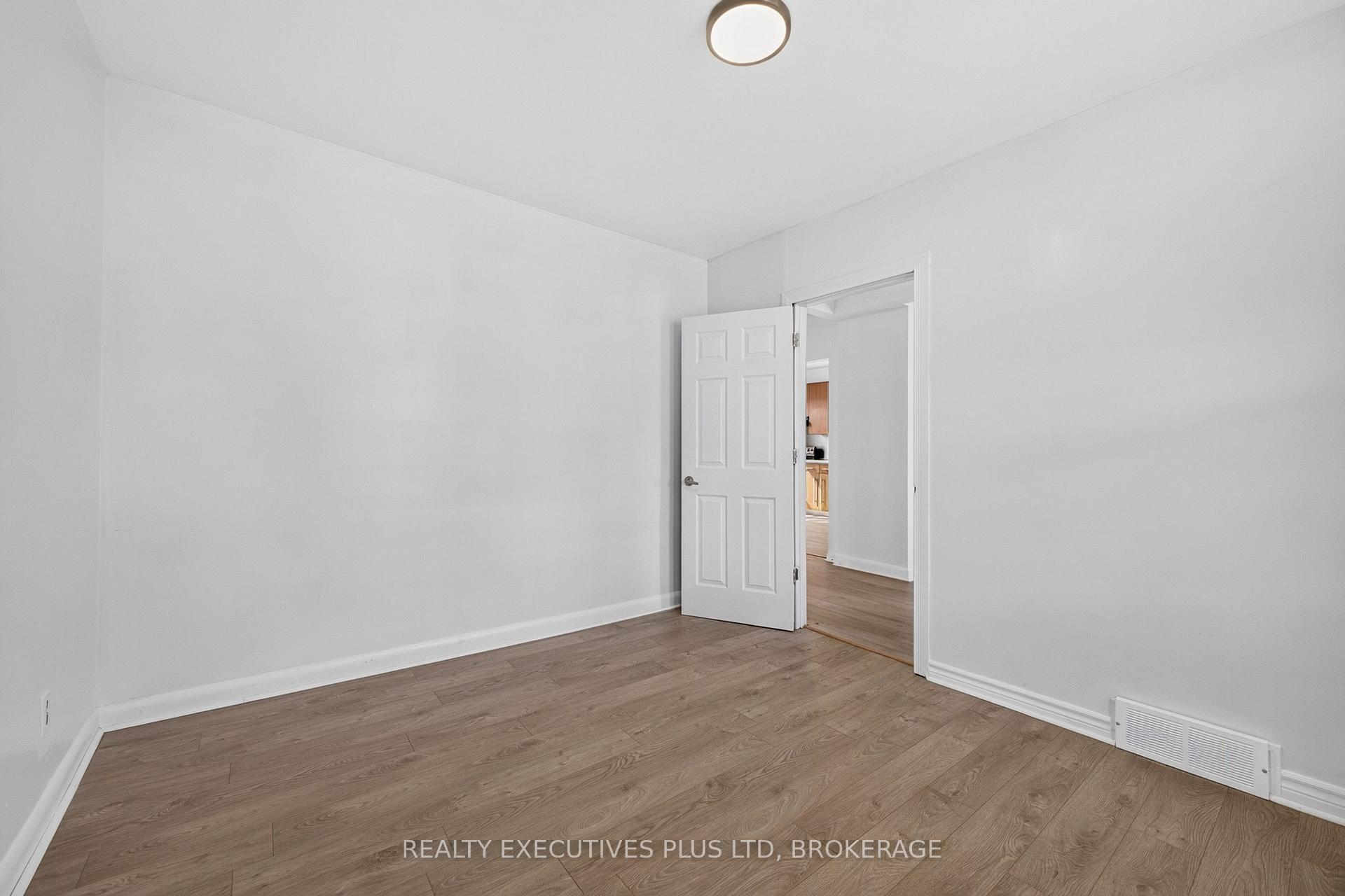 Photo 9 of 4119 Dyson Avenue, Niagara Falls, Downtown — HOMEH