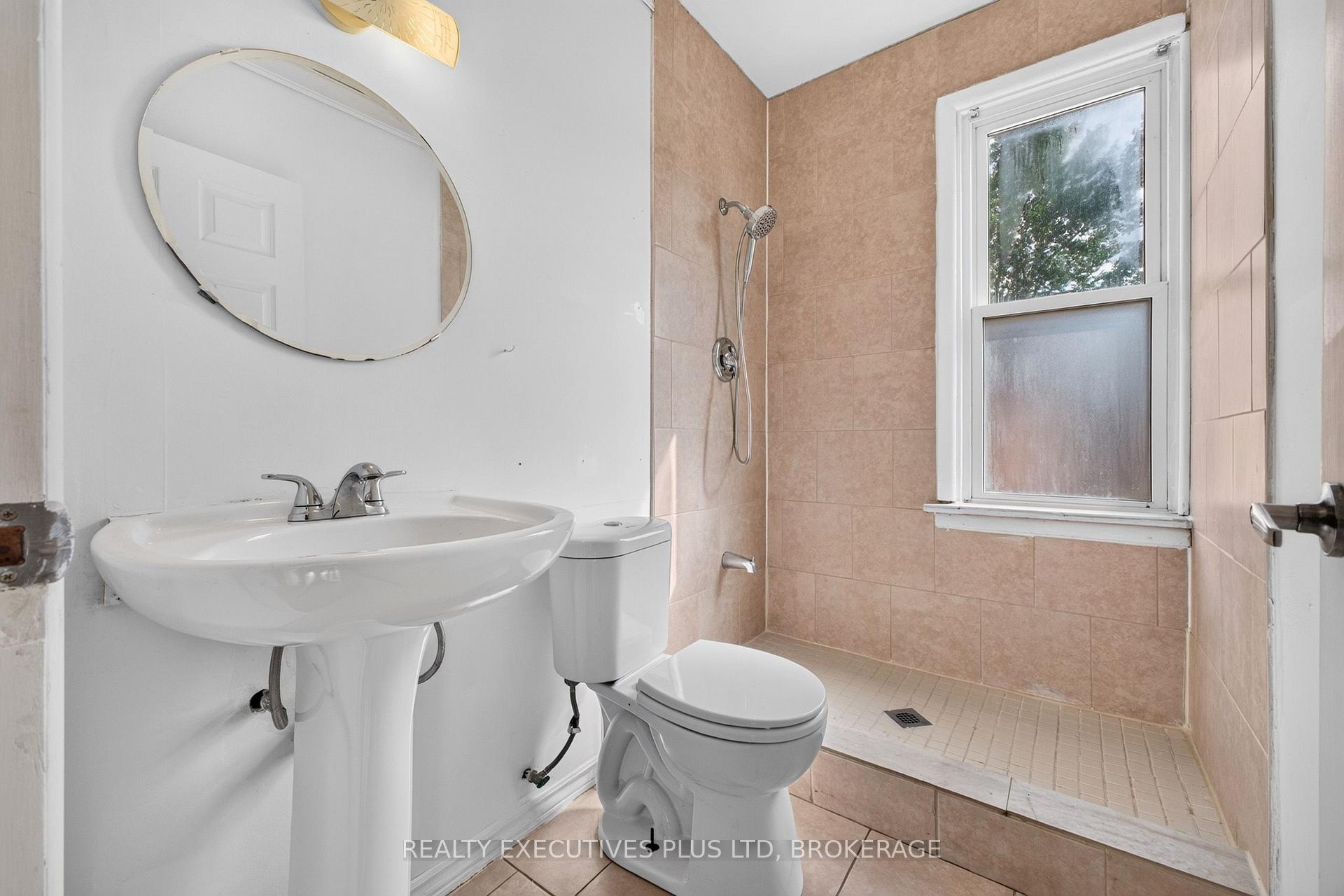 Photo 10 of 4119 Dyson Avenue, Niagara Falls, Downtown — HOMEH