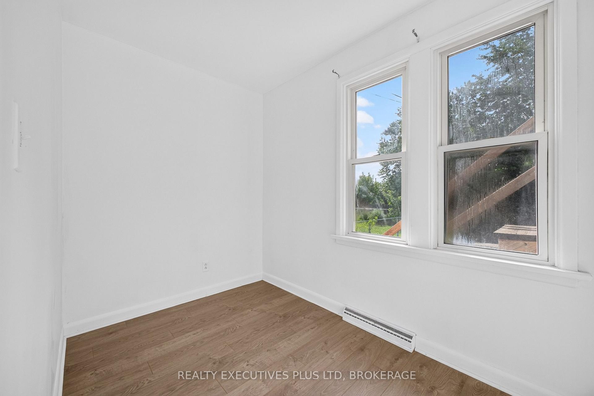 Photo 11 of 4119 Dyson Avenue, Niagara Falls, Downtown — HOMEH