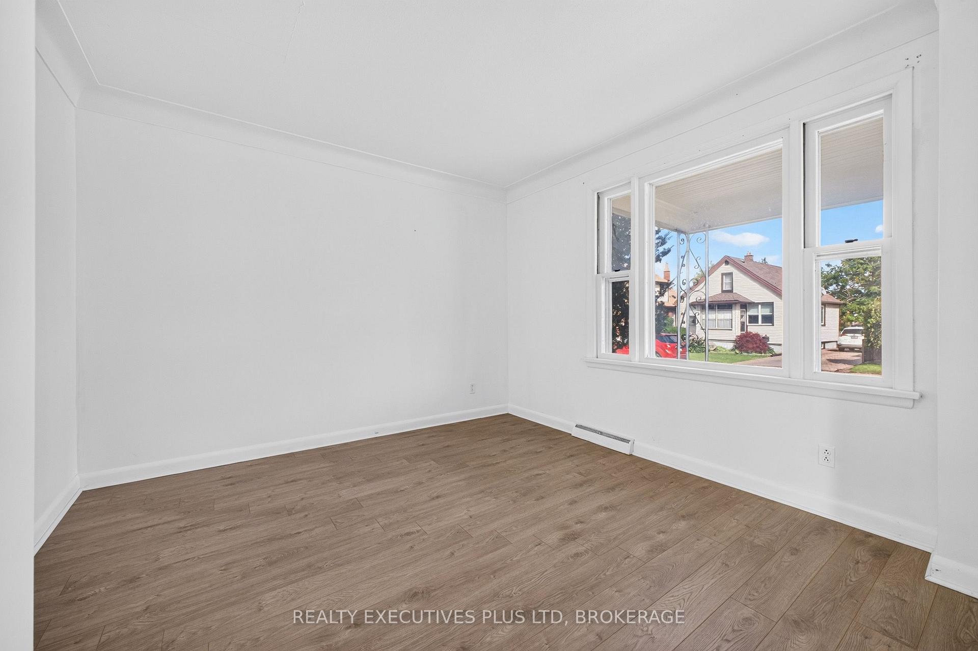 Photo 13 of 4119 Dyson Avenue, Niagara Falls, Downtown — HOMEH
