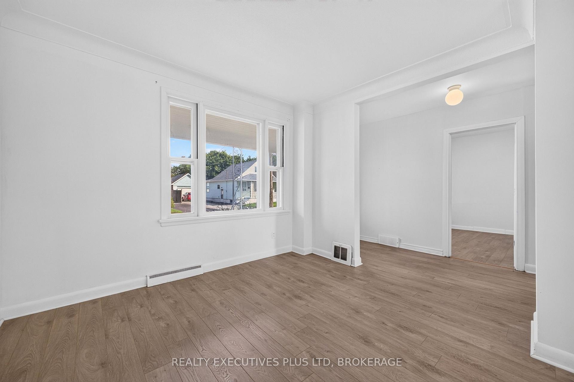 Photo 15 of 4119 Dyson Avenue, Niagara Falls, Downtown — HOMEH
