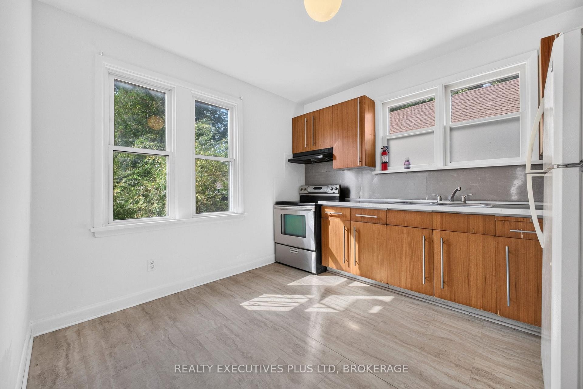 Photo 16 of 4119 Dyson Avenue, Niagara Falls, Downtown — HOMEH