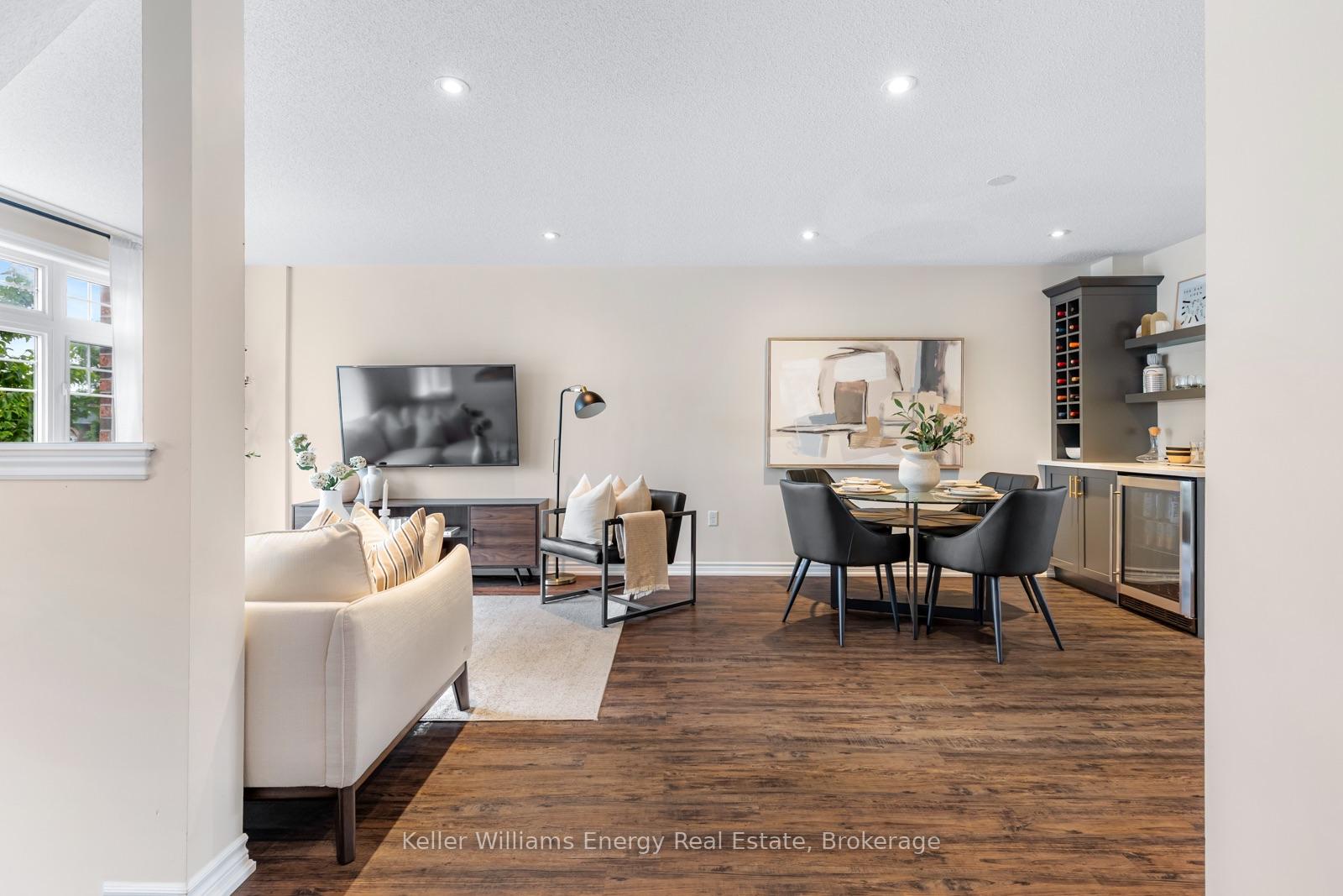 Photo 2 of 16 Streathern Way, Clarington, Bowmanville — HOMEH