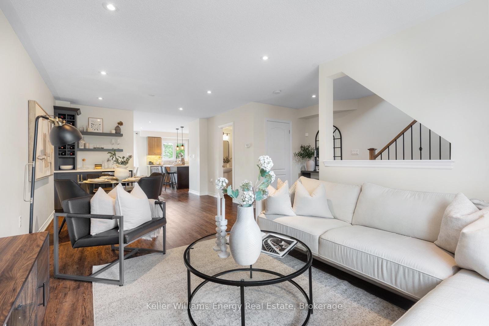 Photo 3 of 16 Streathern Way, Clarington, Bowmanville — HOMEH