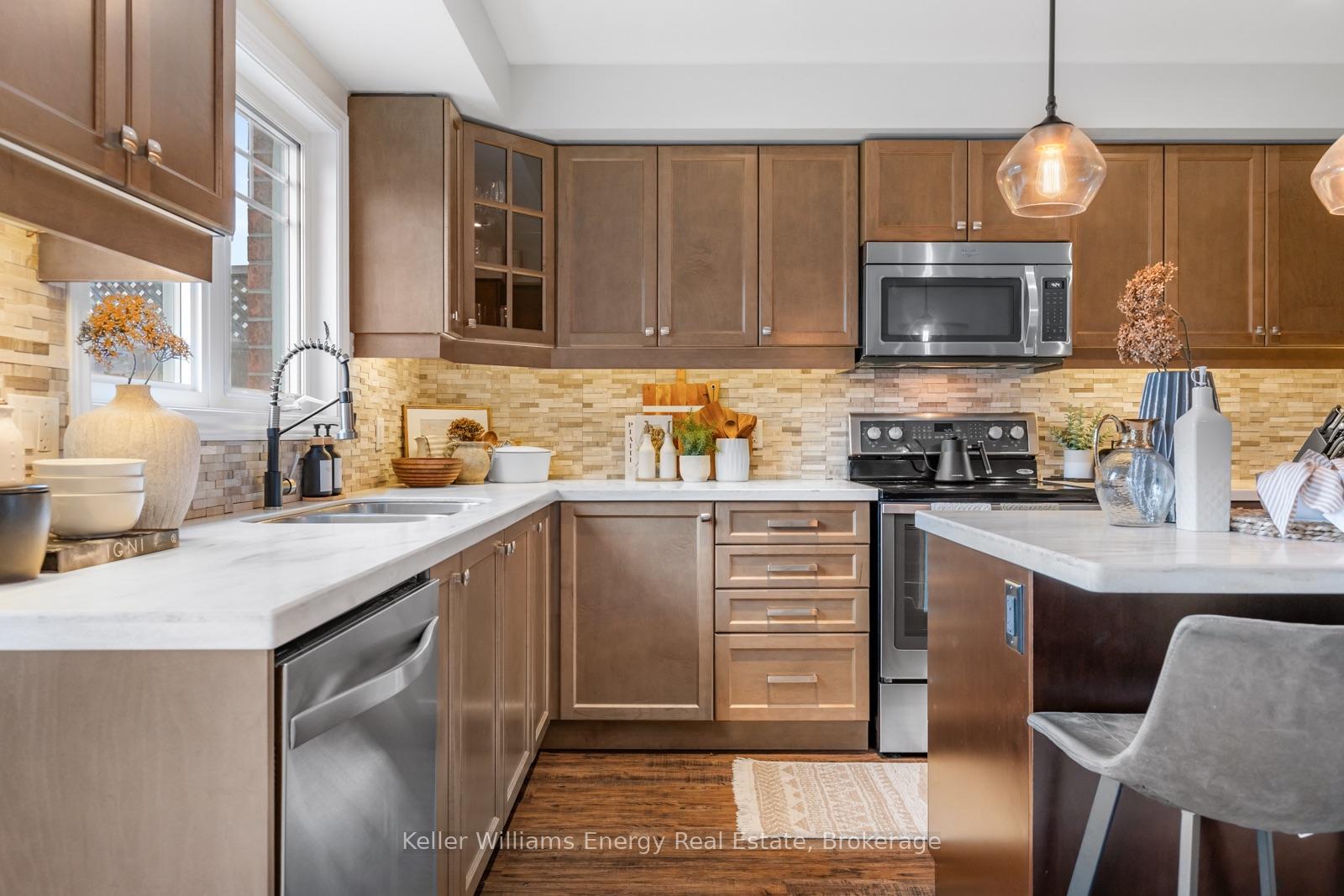 Photo 12 of 16 Streathern Way, Clarington, Bowmanville — HOMEH