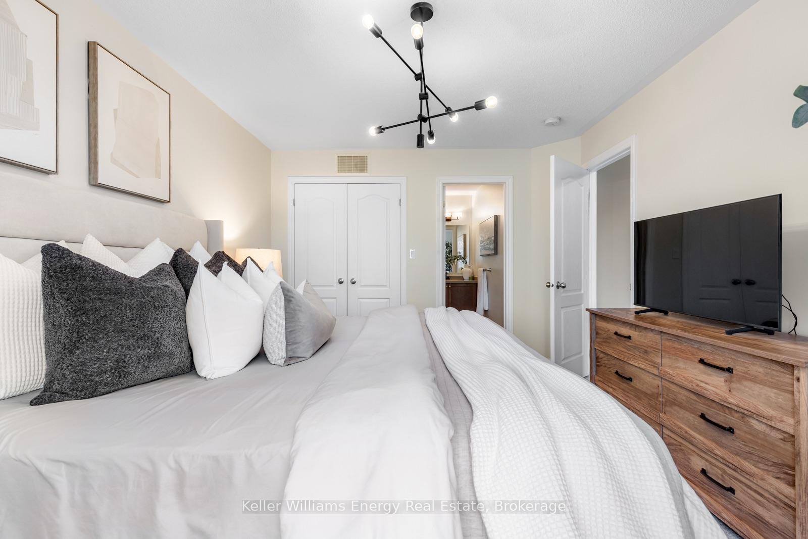 Photo 19 of 16 Streathern Way, Clarington, Bowmanville — HOMEH