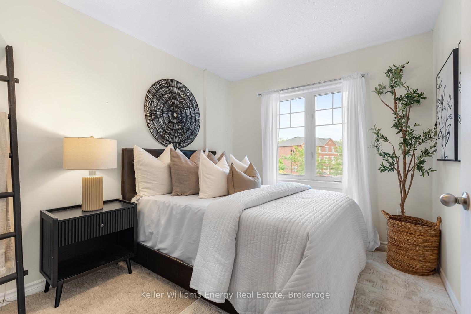 Photo 23 of 16 Streathern Way, Clarington, Bowmanville — HOMEH