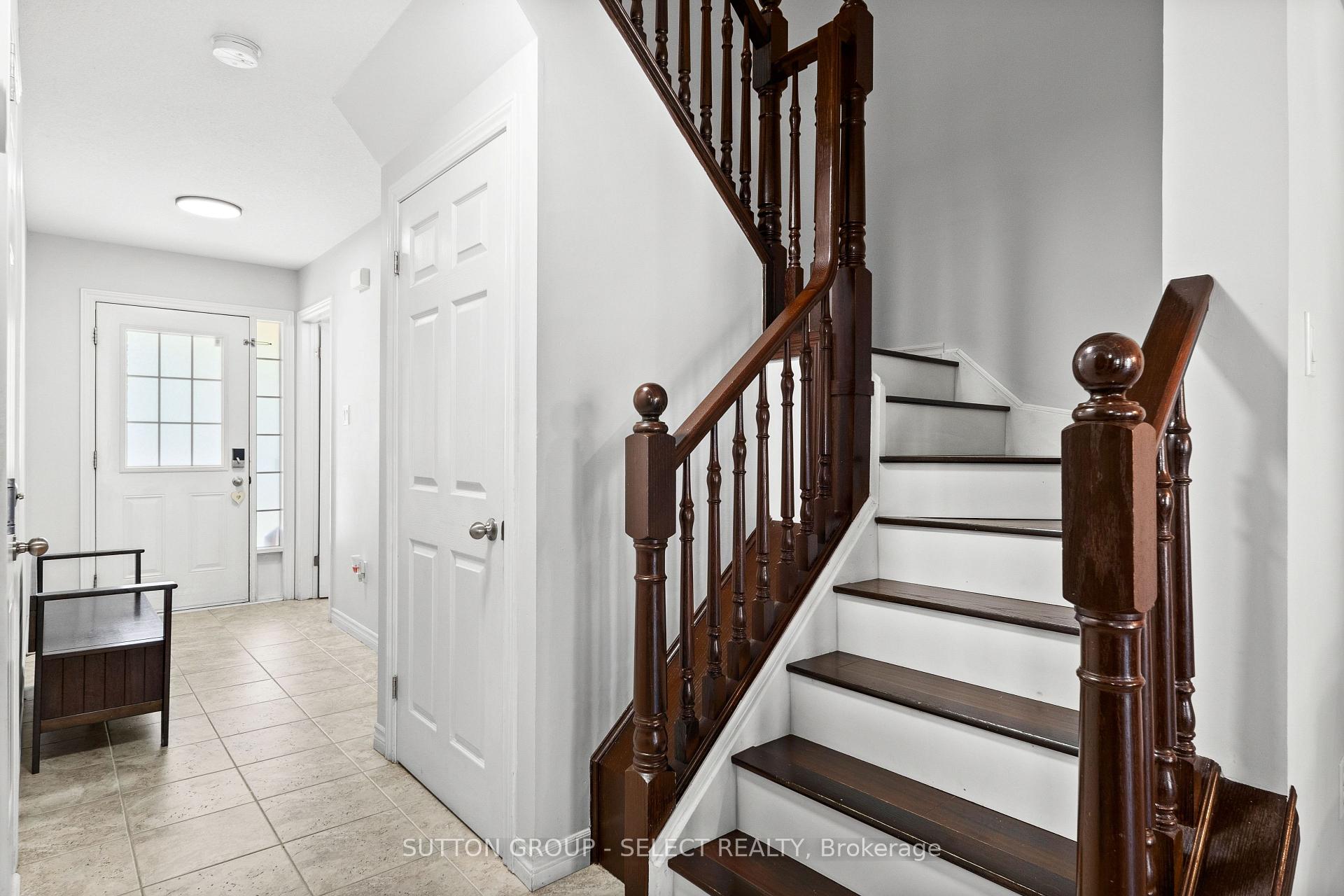 Photo 15 of 934 Silverfox Crescent, London, North S — HOMEH