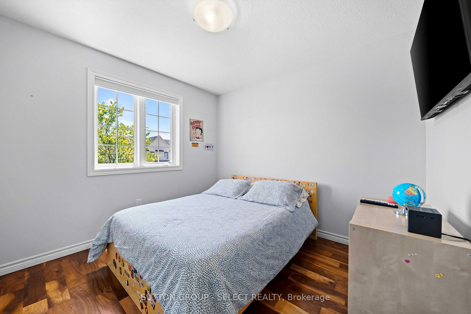 Photo 17 of 934 Silverfox Crescent, London, North S — HOMEH