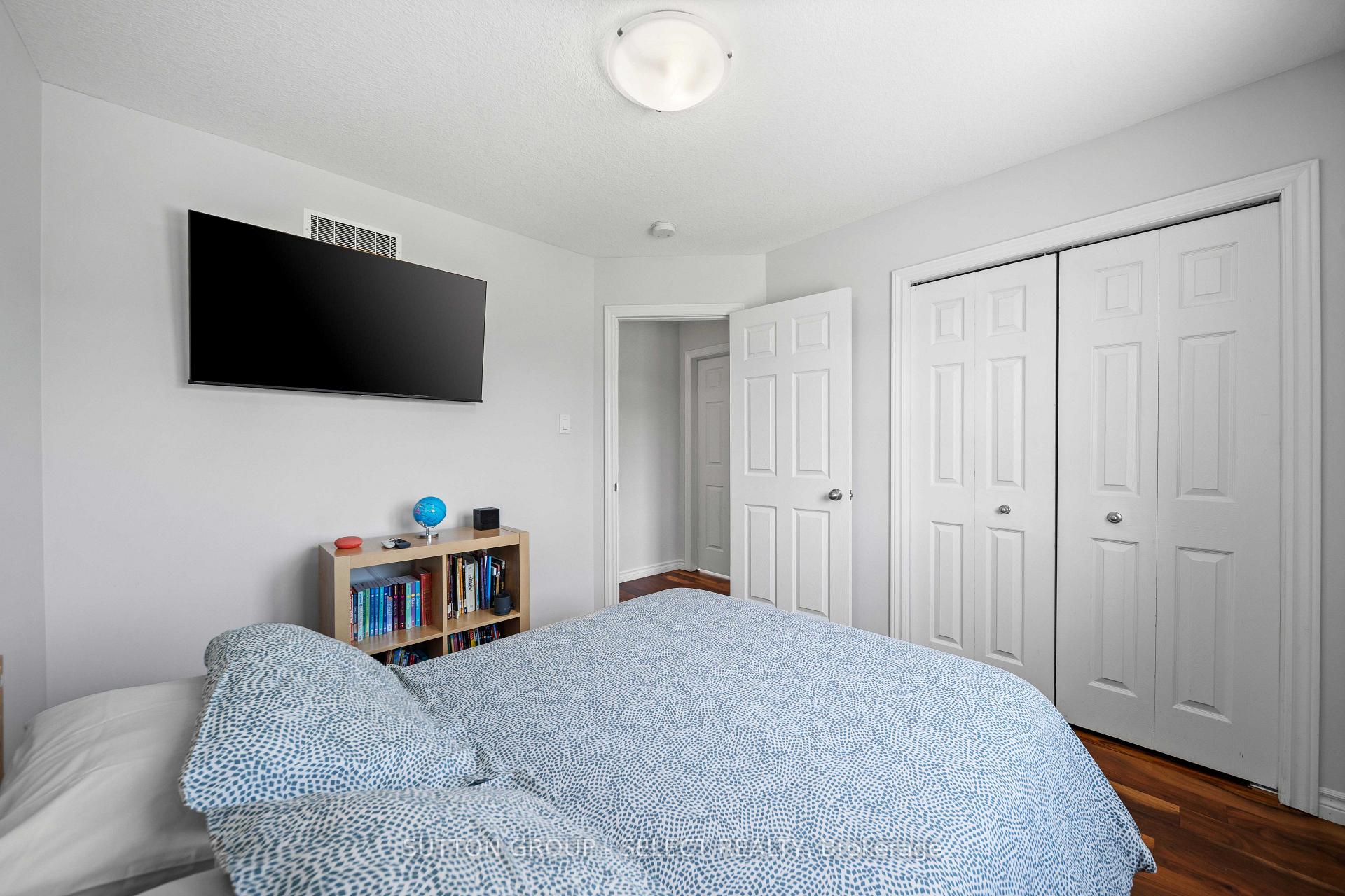Photo 18 of 934 Silverfox Crescent, London, North S — HOMEH