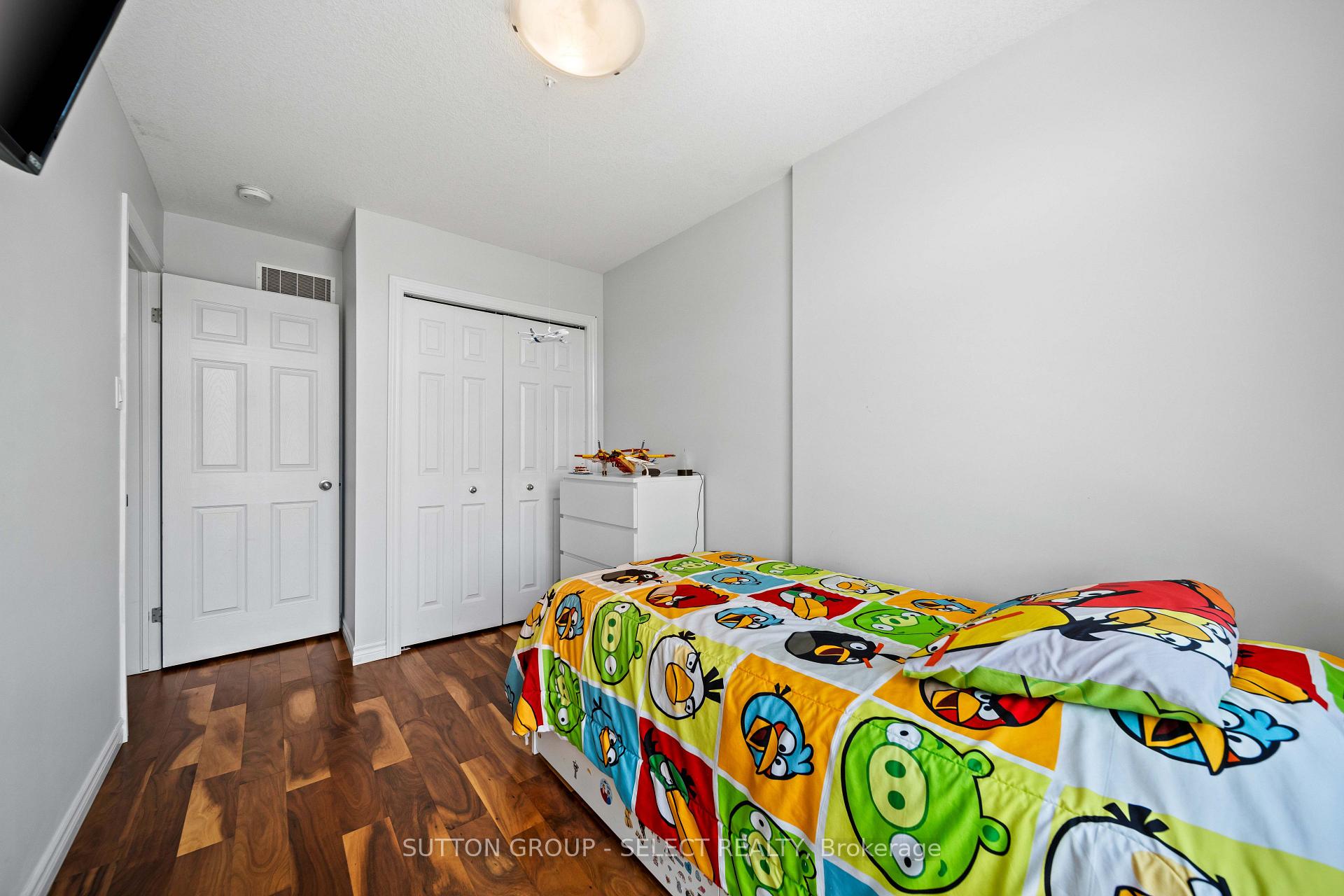 Photo 20 of 934 Silverfox Crescent, London, North S — HOMEH