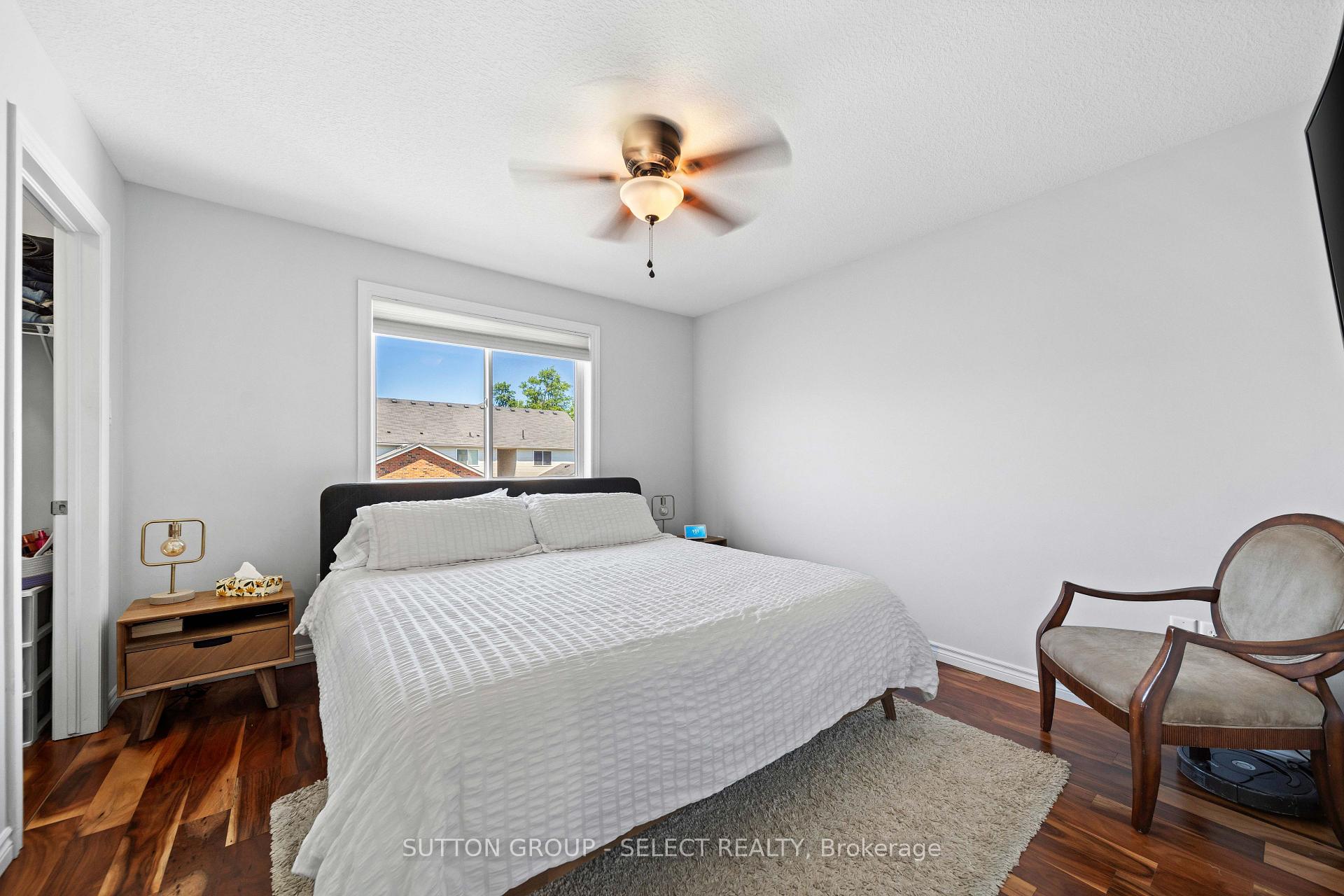 Photo 22 of 934 Silverfox Crescent, London, North S — HOMEH