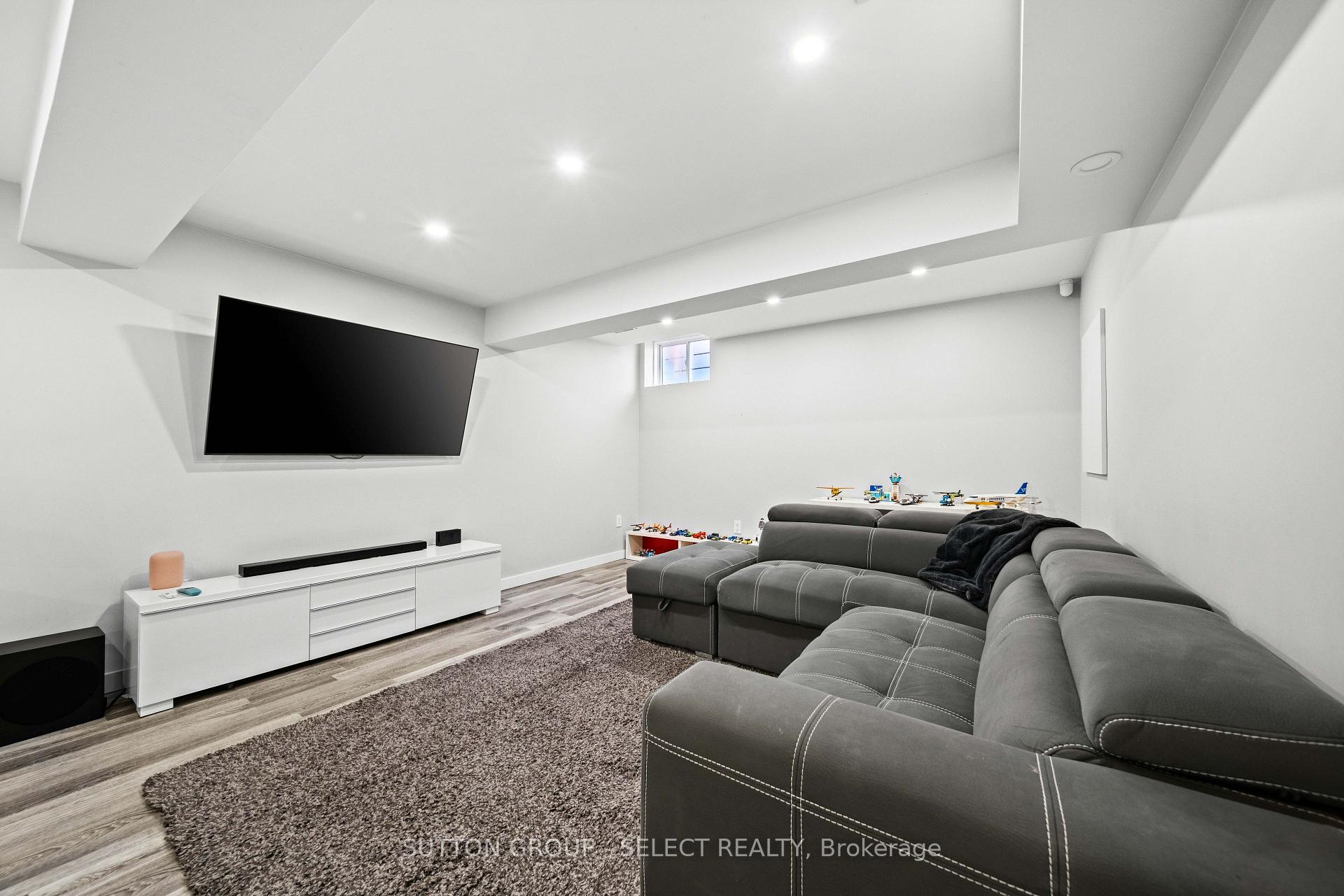 Photo 30 of 934 Silverfox Crescent, London, North S — HOMEH