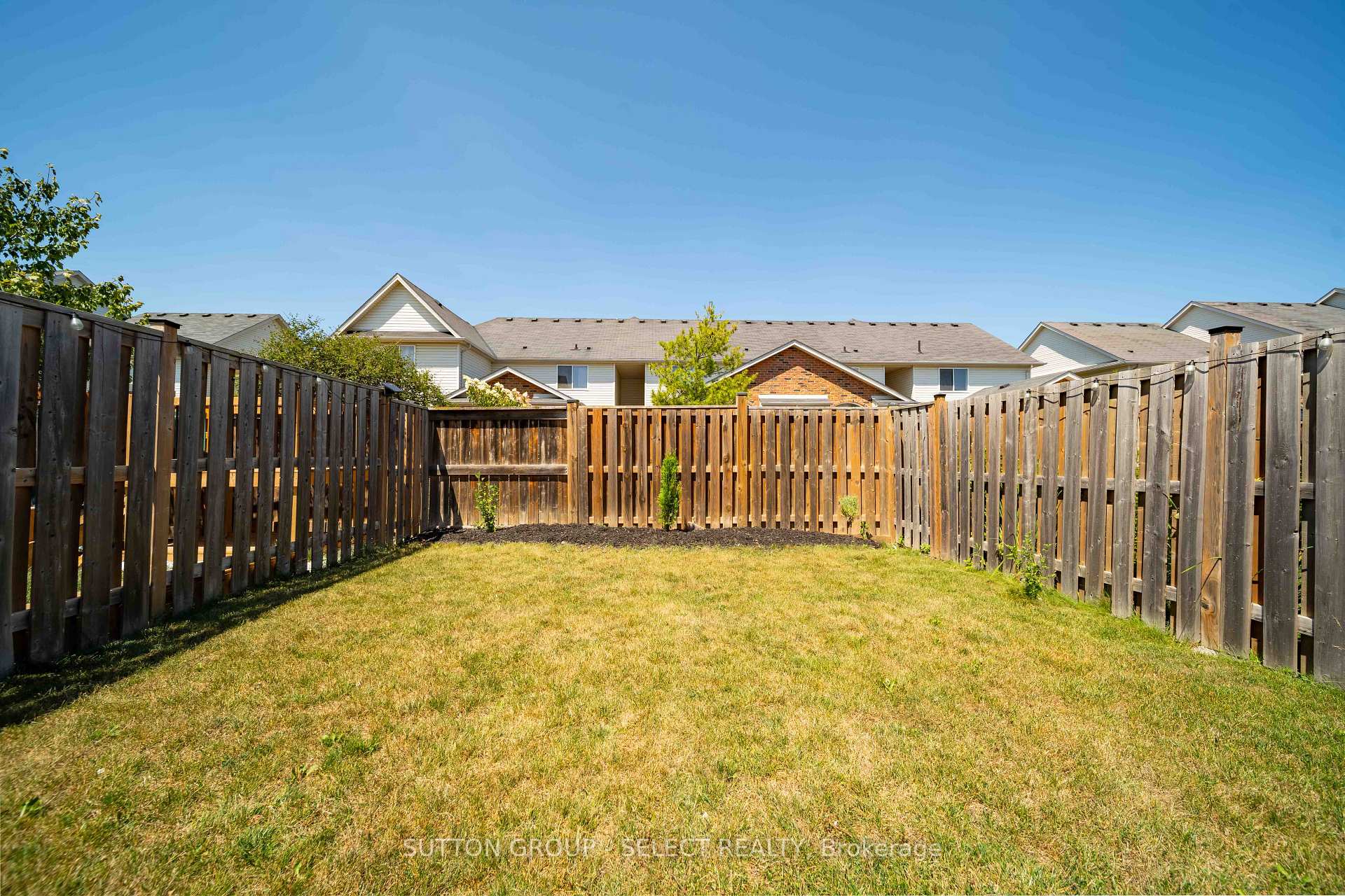 Photo 38 of 934 Silverfox Crescent, London, North S — HOMEH
