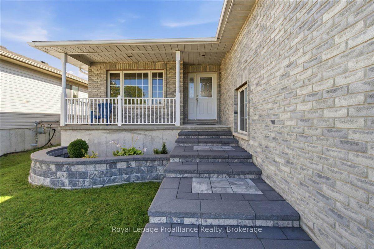 Photo 5 of 35 Forest Valley Drive, Quinte West, Frankford Ward — HOMEH
