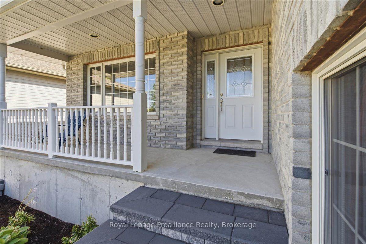 Photo 6 of 35 Forest Valley Drive, Quinte West, Frankford Ward — HOMEH