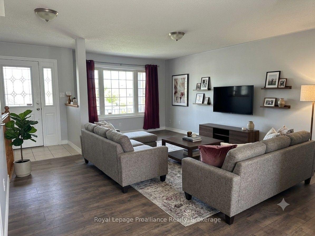 Photo 11 of 35 Forest Valley Drive, Quinte West, Frankford Ward — HOMEH