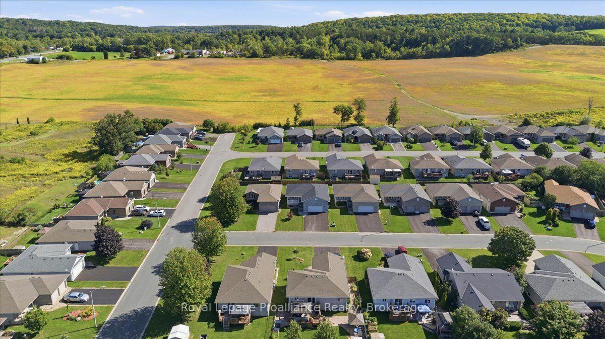Photo 43 of 35 Forest Valley Drive, Quinte West, Frankford Ward — HOMEH