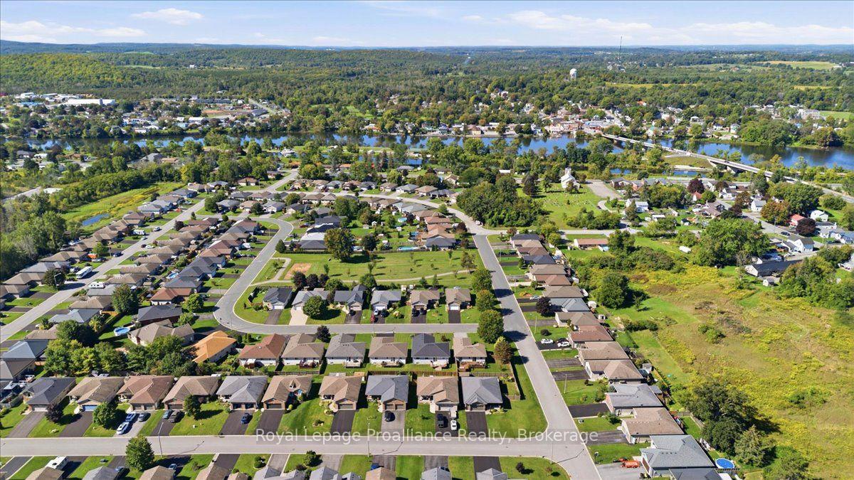 Photo 44 of 35 Forest Valley Drive, Quinte West, Frankford Ward — HOMEH