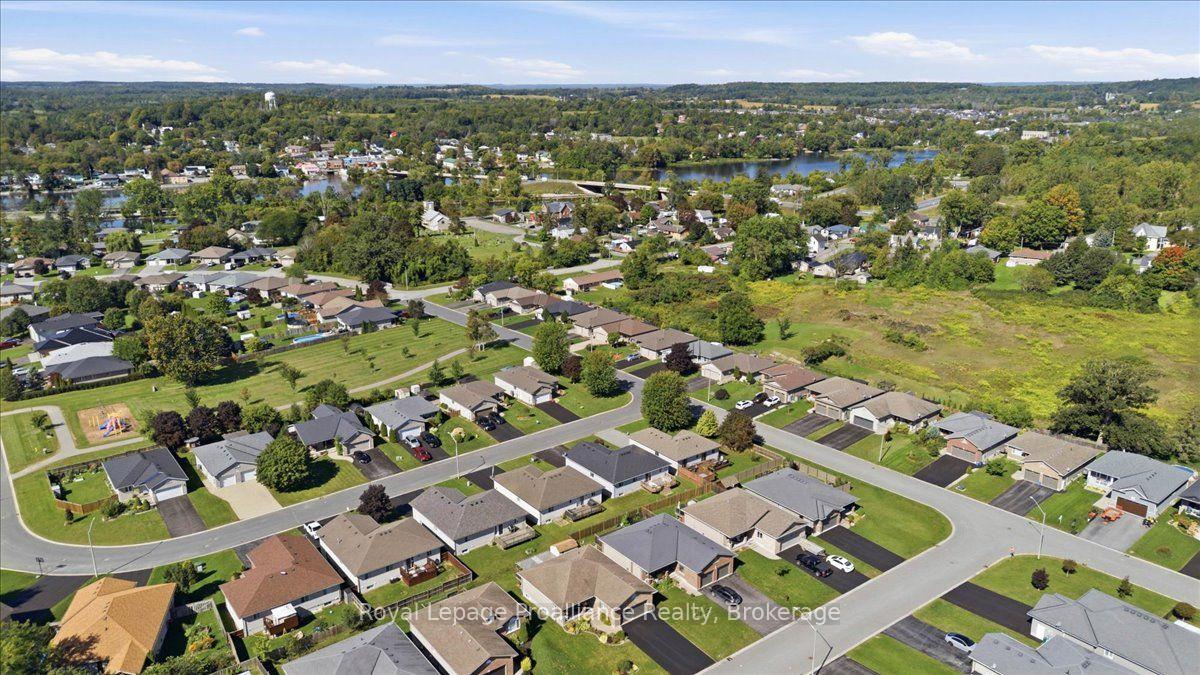 Photo 45 of 35 Forest Valley Drive, Quinte West, Frankford Ward — HOMEH