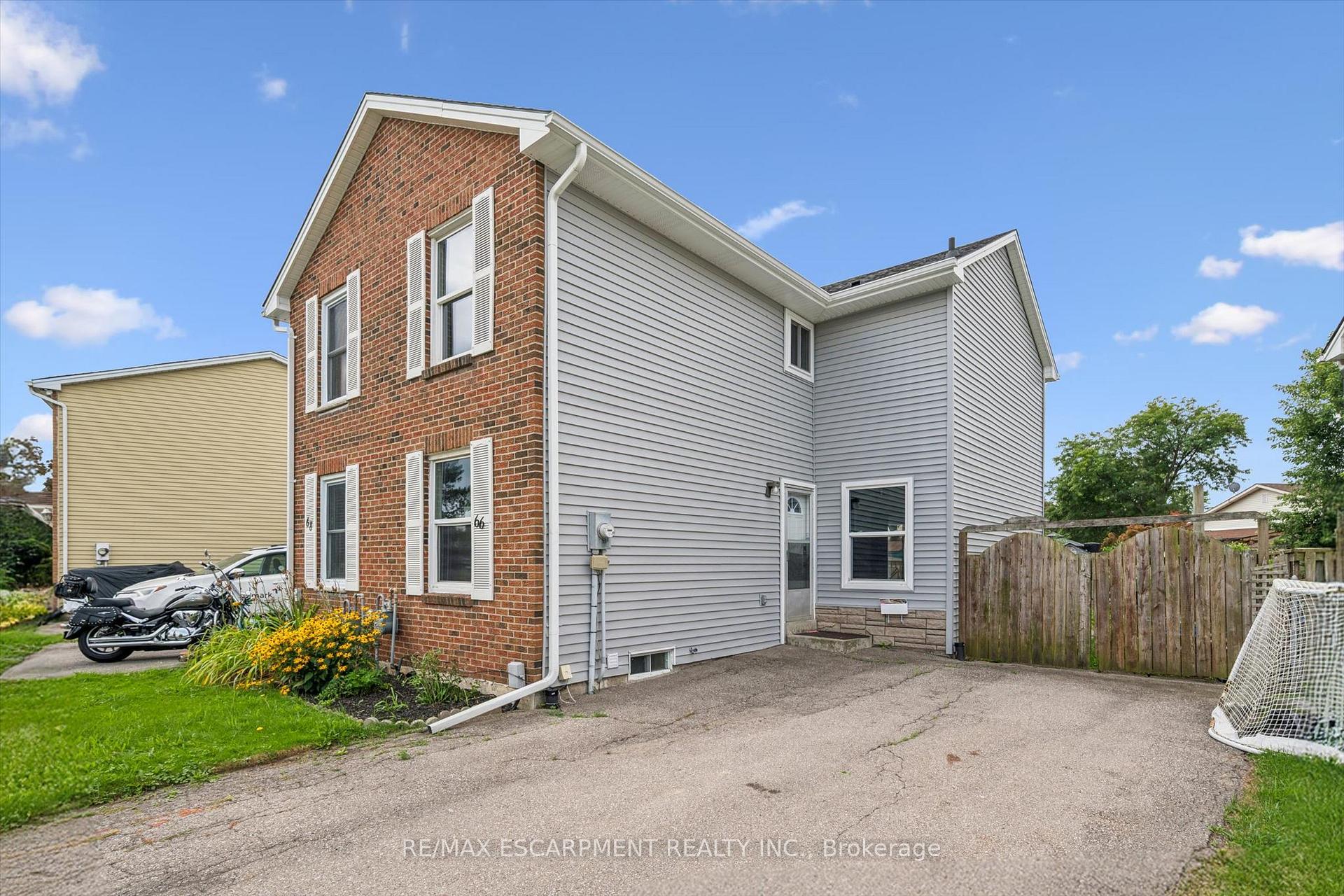Photo 3 of 66 Banbury Road, Brantford, Lynden Hills — HOMEH