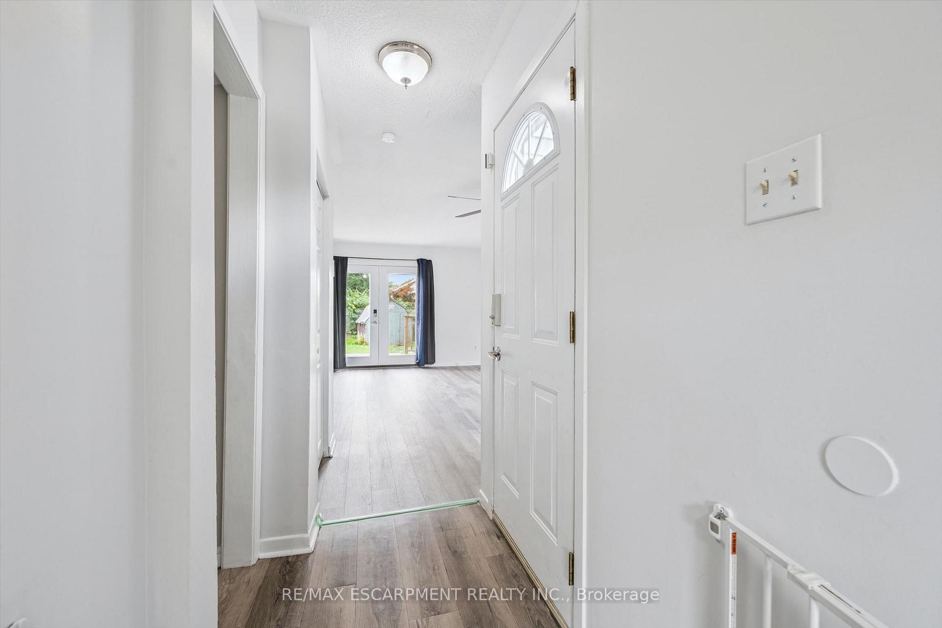 Photo 5 of 66 Banbury Road, Brantford, Lynden Hills — HOMEH